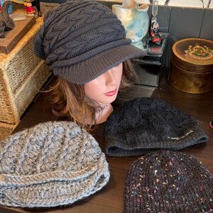 SET OF 4 knit beanies two have a Brim all are different shades of gray. Session